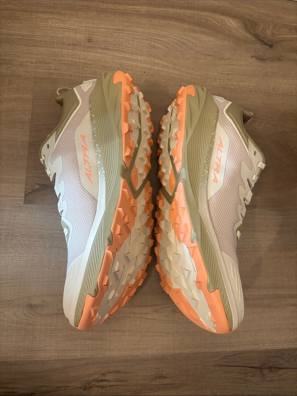Altra Women's Experience Wild 3 tan size 10 new with box - Picture 4 of 7